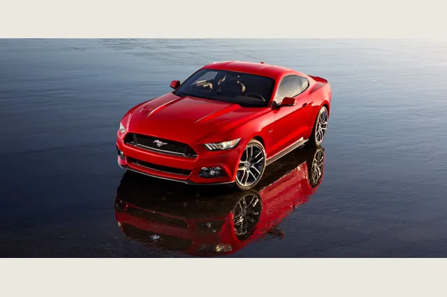 Mustang S550 de lanzamiento 2015, fotografía Ford de la familia; la imagen no certifica la motorización V6.