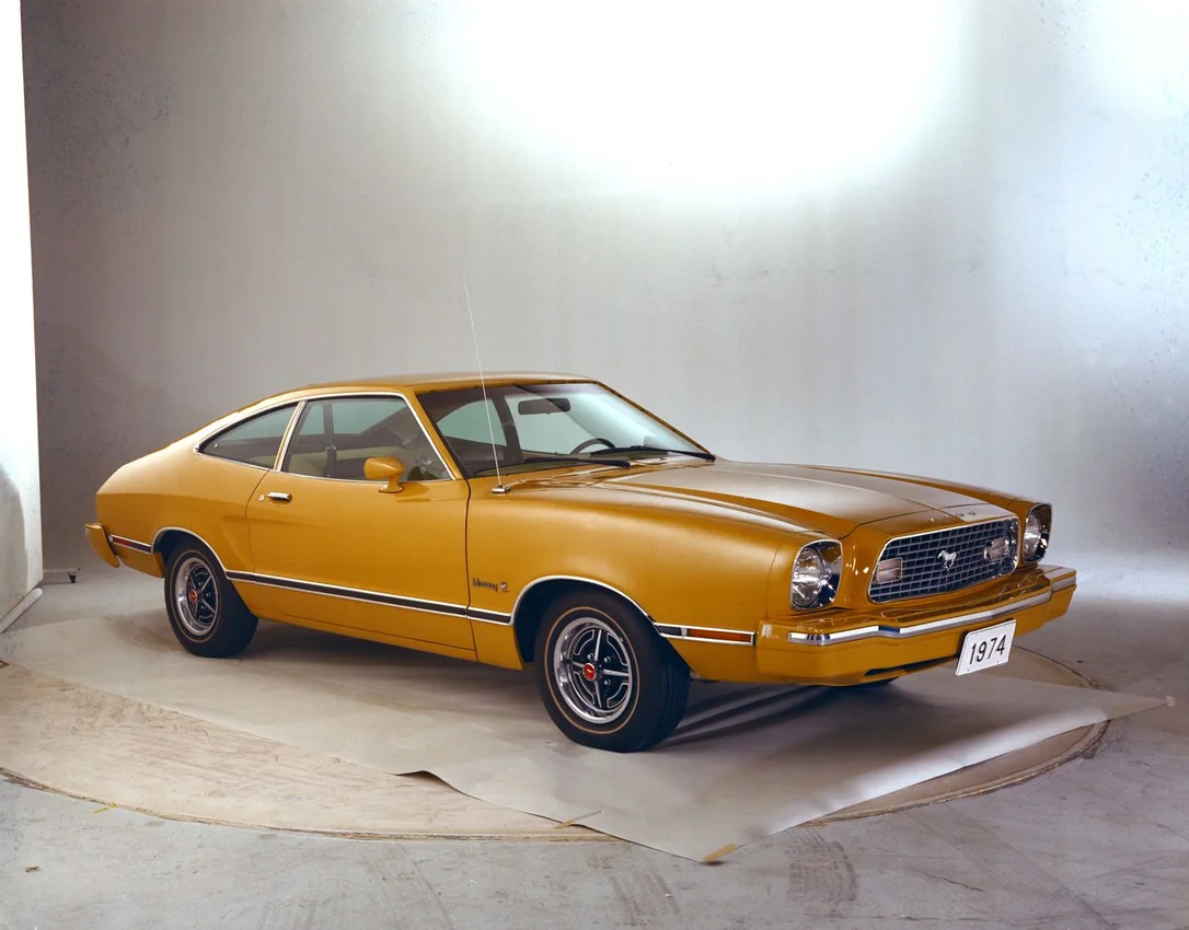 Mustang II 2+2 1974, fotografía de prensa Ford.