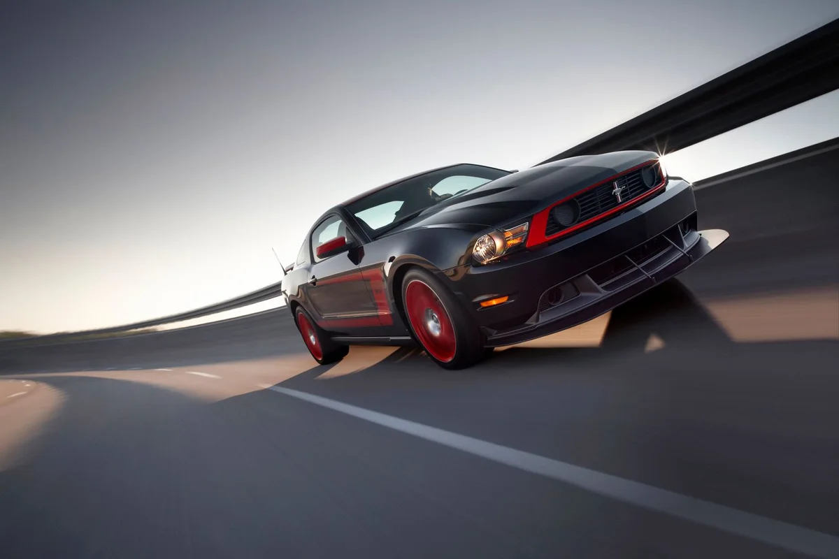 Boss 302 Laguna Seca 2012 en pista, fotografía oficial Ford.