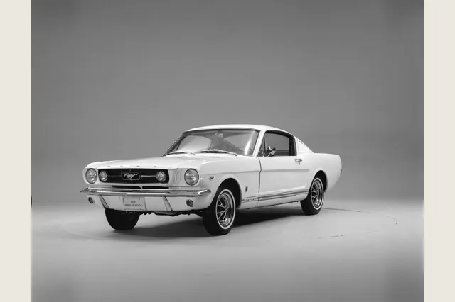 Mustang GT Fastback 1965, fotografía de prensa Ford.