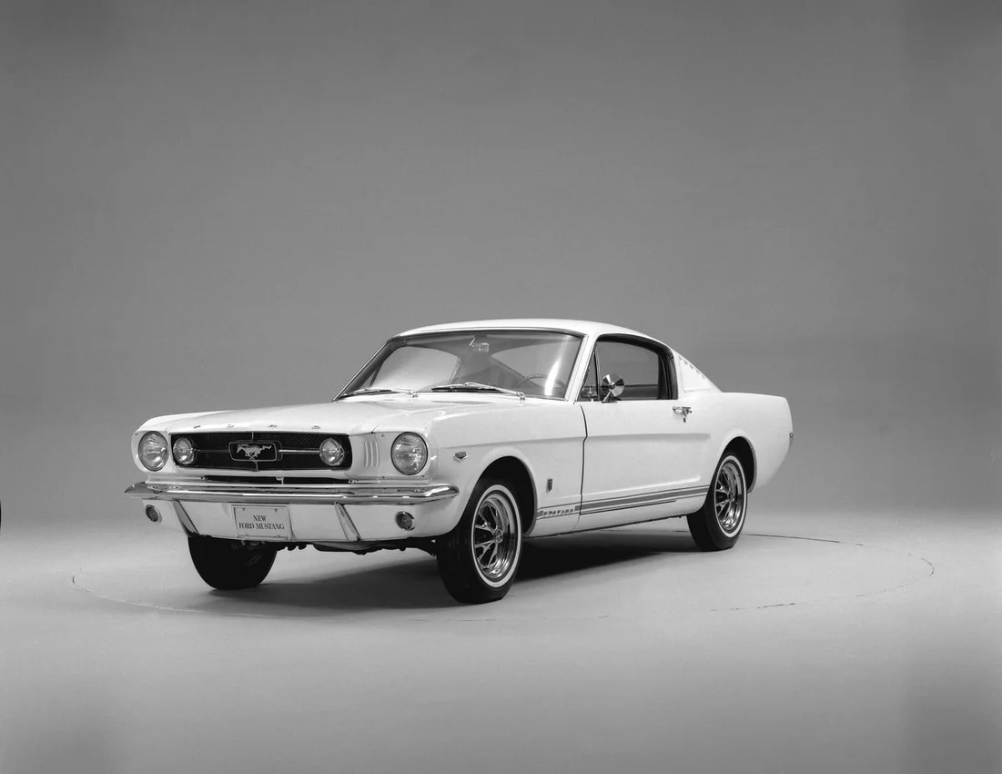 Mustang GT Fastback 1965, fotografía de prensa Ford.