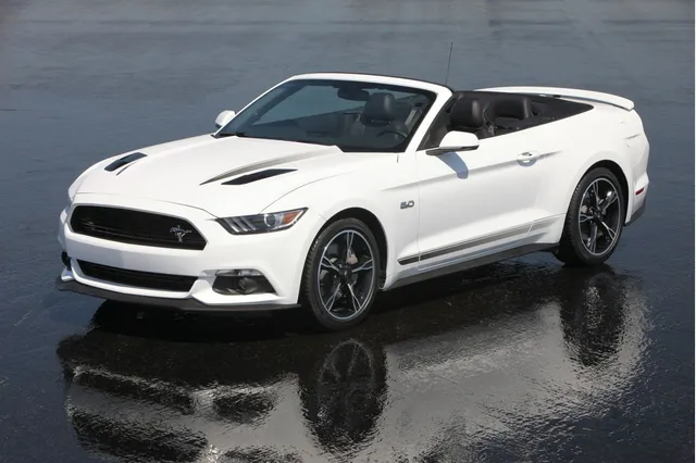 GT California Special convertible 2016, fotografía oficial Ford.