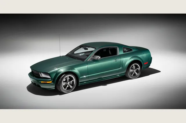 Bullitt 2008 en Dark Highland Green, fotografía oficial Ford.