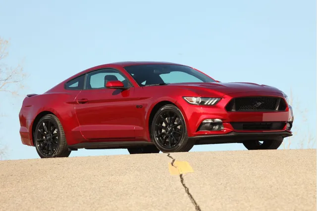 Mustang GT coupé 2016, fotografía Ford. Referencia de especificaciones: 2015.