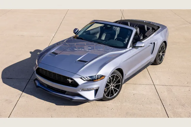 Mustang Coastal Limited convertible 2022, fotografía oficial Ford.