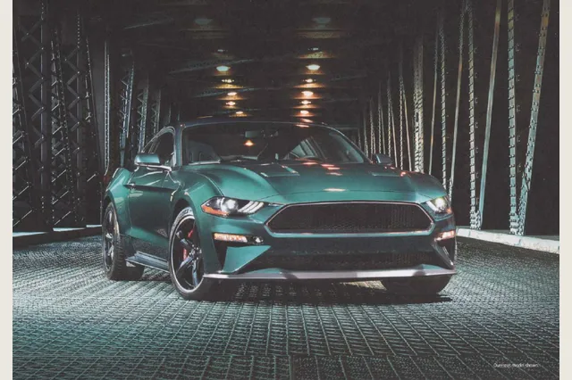 Bullitt S550: fotografía del folleto oficial australiano de lanzamiento; el folleto identifica la imagen como un vehículo de otro mercado.